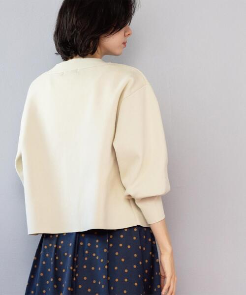 OPAQUE.CLIP（オペークドットクリップ）の「ゴールドビックボタンVネックニットカーディガン【洗濯機OK】（カーディガン/ボレロ・レディース・ライトブルー/チャコールグレー/オフホワイト・40/38/42）」の9枚目の写真