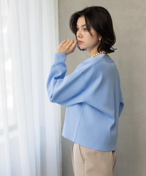 OPAQUE.CLIP（オペークドットクリップ）の「ゴールドビックボタンVネックニットカーディガン【洗濯機OK】（カーディガン/ボレロ・レディース・ライトブルー/チャコールグレー/オフホワイト・40/38/42）」の21枚目の写真