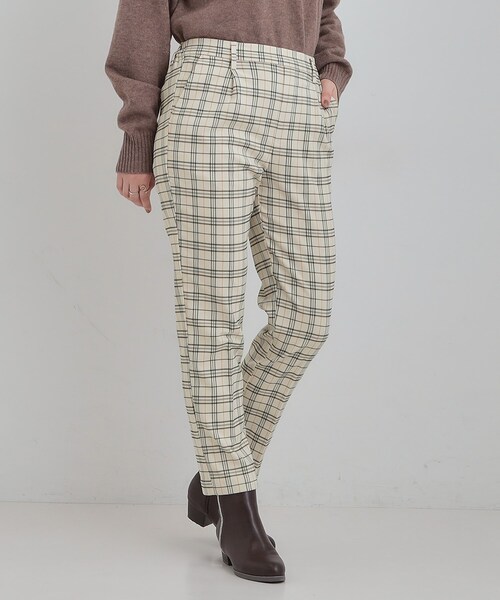 SHOO・LA・RUE（シューラルー）の「【洗濯機可/S-LL】すっきり上品に ベーシックテーパードパンツ（その他パンツ・レディース・チャコールグレー/ベージュ系1/グレー系1/アイボリー・01/02/03/04）」の5枚目の写真