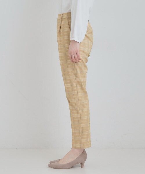 SHOO・LA・RUE（シューラルー）の「【洗濯機可/S-LL】すっきり上品に ベーシックテーパードパンツ（その他パンツ・レディース・チャコールグレー/ベージュ系1/グレー系1/アイボリー・01/02/03/04）」の12枚目の写真
