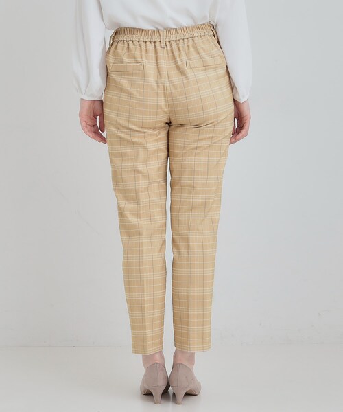 SHOO・LA・RUE（シューラルー）の「【洗濯機可/S-LL】すっきり上品に ベーシックテーパードパンツ（その他パンツ・レディース・チャコールグレー/ベージュ系1/グレー系1/アイボリー・01/02/03/04）」の13枚目の写真