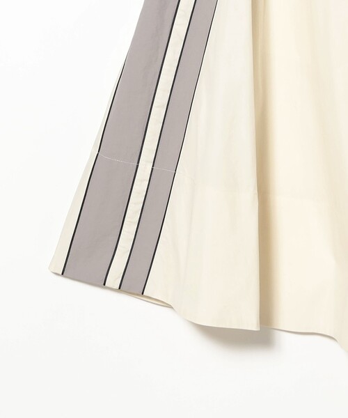 Ray BEAMS(レイビームス)の「サイドライン ギャザー スカート(スカート・レディース・オフホワイト/ブラック・1/0)」の12枚目の写真