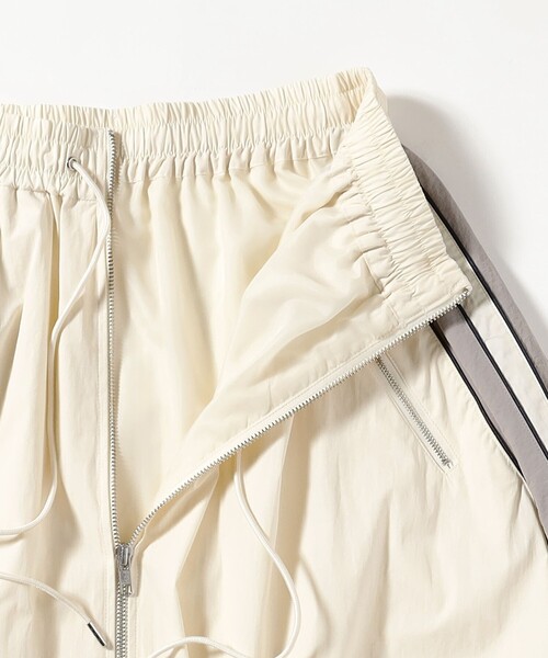 Ray BEAMS(レイビームス)の「サイドライン ギャザー スカート(スカート・レディース・オフホワイト/ブラック・1/0)」の10枚目の写真