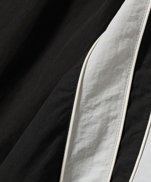 Ray BEAMS(レイビームス)の「サイドライン ギャザー スカート(スカート・レディース・オフホワイト/ブラック・1/0)」の4枚目の写真