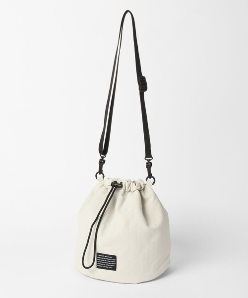 GLOBAL WORK(グローバルワーク)の「ナイロン巾着BAG/636467(ショルダーバッグ・キッズ・アイボリー/カーキ/ブラック・ONE SIZE)」の2枚目の写真