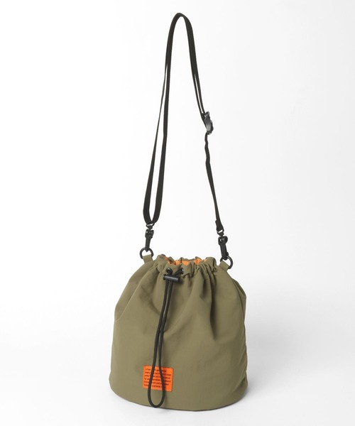 GLOBAL WORK(グローバルワーク)の「ナイロン巾着BAG/636467(ショルダーバッグ・キッズ・アイボリー/カーキ/ブラック・ONE SIZE)」の3枚目の写真