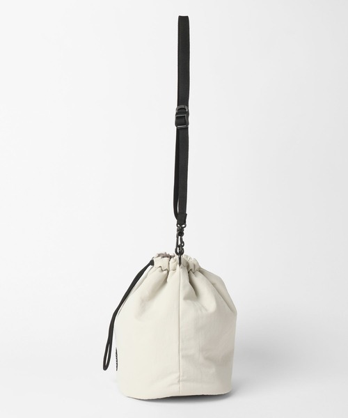 GLOBAL WORK(グローバルワーク)の「ナイロン巾着BAG/636467(ショルダーバッグ・キッズ・アイボリー/カーキ/ブラック・ONE SIZE)」の5枚目の写真