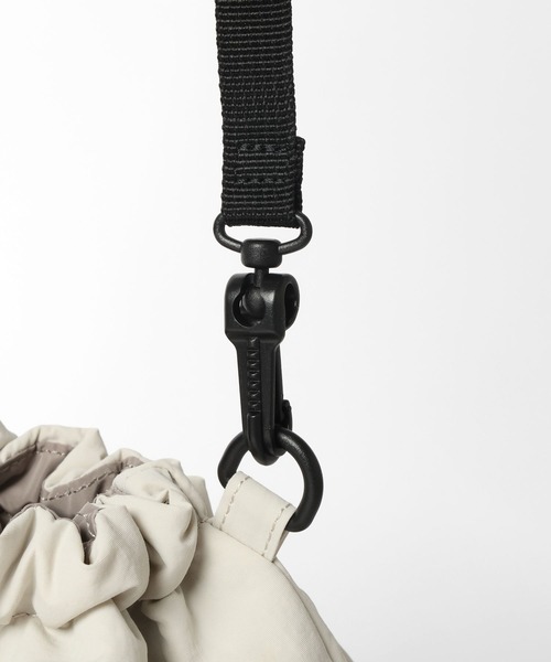 GLOBAL WORK(グローバルワーク)の「ナイロン巾着BAG/636467(ショルダーバッグ・キッズ・アイボリー/カーキ/ブラック・ONE SIZE)」の7枚目の写真