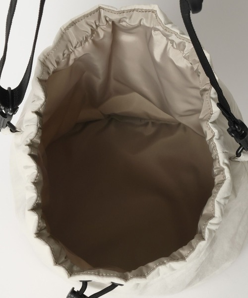 GLOBAL WORK(グローバルワーク)の「ナイロン巾着BAG/636467(ショルダーバッグ・キッズ・アイボリー/カーキ/ブラック・ONE SIZE)」の9枚目の写真