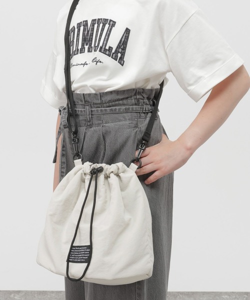 GLOBAL WORK(グローバルワーク)の「ナイロン巾着BAG/636467(ショルダーバッグ・キッズ・アイボリー/カーキ/ブラック・ONE SIZE)」の14枚目の写真