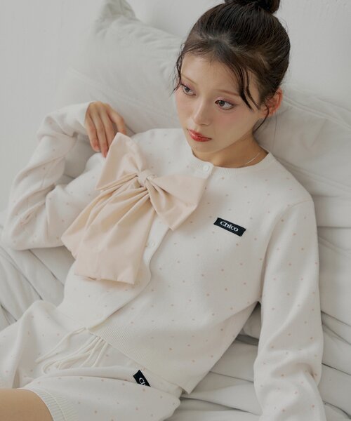 Chico（チコ）の「【セットアップ対応】リボンコンパクトニットカーディガン（カーディガン/ボレロ・レディース・ホワイト系その他2/ブルー系その他2/ピンク/ネイビー/グレー/ブラック系その他2/アイボリー・FREE）」の3枚目の写真