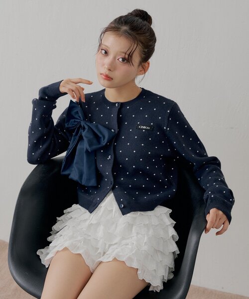 Chico（チコ）の「【セットアップ対応】リボンコンパクトニットカーディガン（カーディガン/ボレロ・レディース・ホワイト系その他2/ブルー系その他2/ピンク/ネイビー/グレー/ブラック系その他2/アイボリー・FREE）」の6枚目の写真