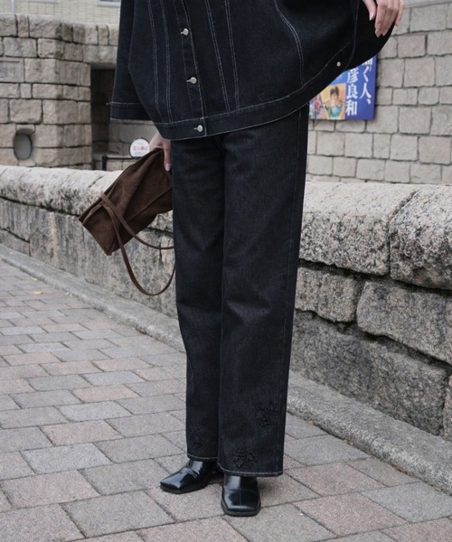WILLFULLY(ウィルフリー)の「lace embellished hem straight denim PT(デニムパンツ・レディース・ブラック/ライトブルー・S/M)」の22枚目の写真