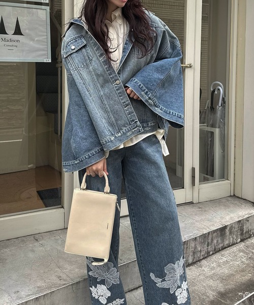 WILLFULLY(ウィルフリー)の「lace embellished hem straight denim PT(デニムパンツ・レディース・ブラック/ライトブルー・S/M)」の6枚目の写真