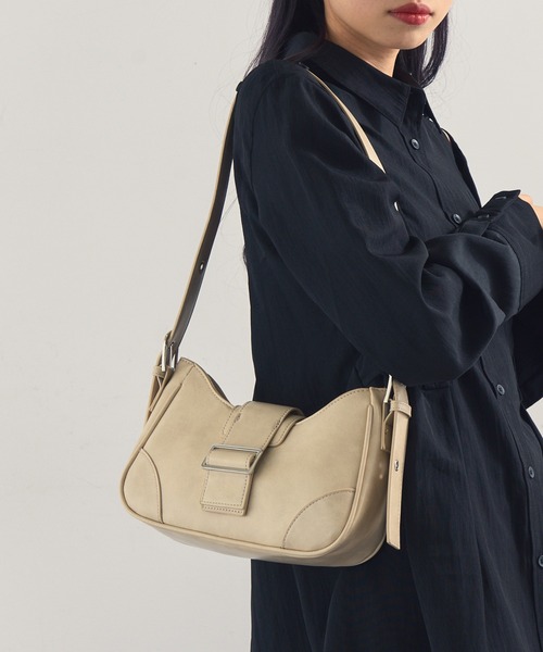 MAGASIN DE MODE Onjna(マガジンデモードオンジェナ )の「【MAGASIN DE MODE Onjna】ハーフムーンベルトバッグ SNBD(ショルダーバッグ・レディース・ブラウン/レッド/アイボリー/ブラック・FREE)」の1枚目の写真