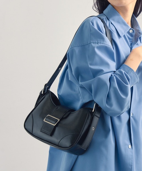 MAGASIN DE MODE Onjna(マガジンデモードオンジェナ )の「【MAGASIN DE MODE Onjna】ハーフムーンベルトバッグ SNBD(ショルダーバッグ・レディース・ブラウン/レッド/アイボリー/ブラック・FREE)」の2枚目の写真