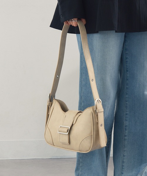 MAGASIN DE MODE Onjna(マガジンデモードオンジェナ )の「【MAGASIN DE MODE Onjna】ハーフムーンベルトバッグ SNBD(ショルダーバッグ・レディース・ブラウン/レッド/アイボリー/ブラック・FREE)」の7枚目の写真