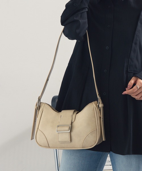 MAGASIN DE MODE Onjna(マガジンデモードオンジェナ )の「【MAGASIN DE MODE Onjna】ハーフムーンベルトバッグ SNBD(ショルダーバッグ・レディース・ブラウン/レッド/アイボリー/ブラック・FREE)」の6枚目の写真