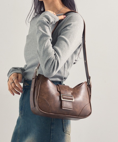 MAGASIN DE MODE Onjna(マガジンデモードオンジェナ )の「【MAGASIN DE MODE Onjna】ハーフムーンベルトバッグ SNBD(ショルダーバッグ・レディース・ブラウン/レッド/アイボリー/ブラック・FREE)」の17枚目の写真