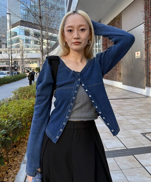 Ameri（アメリ）の「DENIM LIKE BALLOON SLEEVE CUT TOP（Tシャツ