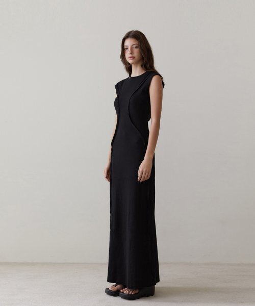 REVOIRSIS(ルヴォアシス)の「RVIS cutting maxi dresses black(ワンピース・レディース・その他・FREE)」の1枚目の写真