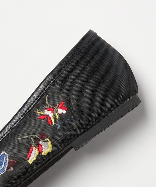 BEAUTY&YOUTH UNITED ARROWS（ビューティーアンドユースユナイテッドアローズ）の「チュール フラワー エンブロイダリー バレエシューズ（バレエシューズ・レディース・ブラック/ナチュラル・36/36h/37/37h）」の3枚目の写真