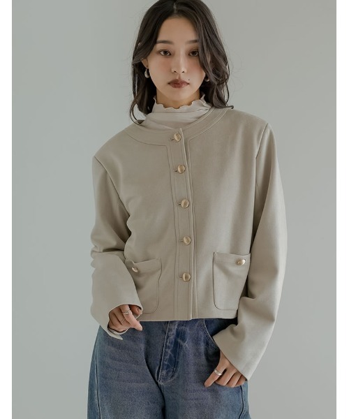 Re:EDIT（リエディ）の「[2026S/S COLLECTION]フェイクスウェードノーカラー金ボタンジャケット（ノーカラージャケット・レディース・アイボリー/ブラウン/キャメル・MEDIUM/LARGE）」の17枚目の写真