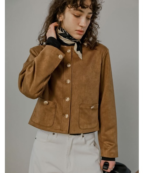 Re:EDIT（リエディ）の「[2026S/S COLLECTION]フェイクスウェードノーカラー金ボタンジャケット（ノーカラージャケット・レディース・アイボリー/ブラウン/キャメル・MEDIUM/LARGE）」の21枚目の写真