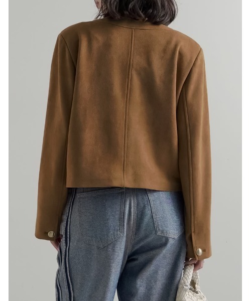Re:EDIT（リエディ）の「[2026S/S COLLECTION]フェイクスウェードノーカラー金ボタンジャケット（ノーカラージャケット・レディース・アイボリー/ブラウン/キャメル・MEDIUM/LARGE）」の5枚目の写真