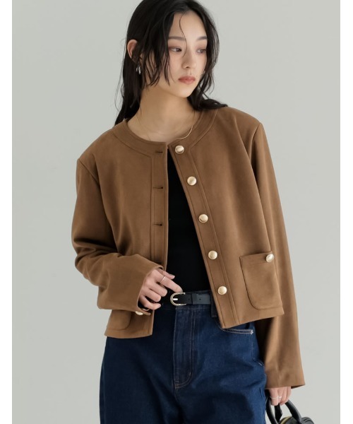 Re:EDIT（リエディ）の「[2026S/S COLLECTION]フェイクスウェードノーカラー金ボタンジャケット（ノーカラージャケット・レディース・アイボリー/ブラウン/キャメル・MEDIUM/LARGE）」の6枚目の写真