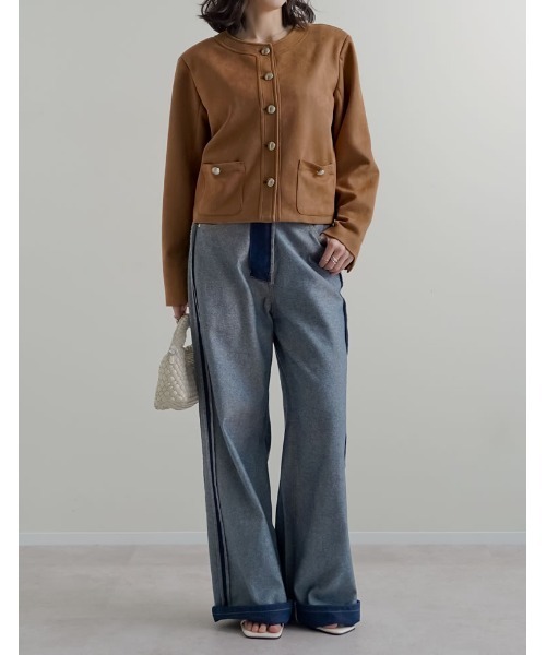 Re:EDIT（リエディ）の「[2026S/S COLLECTION]フェイクスウェードノーカラー金ボタンジャケット（ノーカラージャケット・レディース・アイボリー/ブラウン/キャメル・MEDIUM/LARGE）」の4枚目の写真