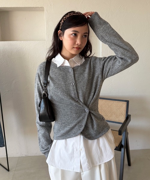 MUHET(ミュエータ)の「offset button 2 way knit cardigan / オフセットボタン2WAYニットカーディガン(カーディガン/ボレロ・レディース・グレー/ピンク/ベージュ・FREE)」の12枚目の写真