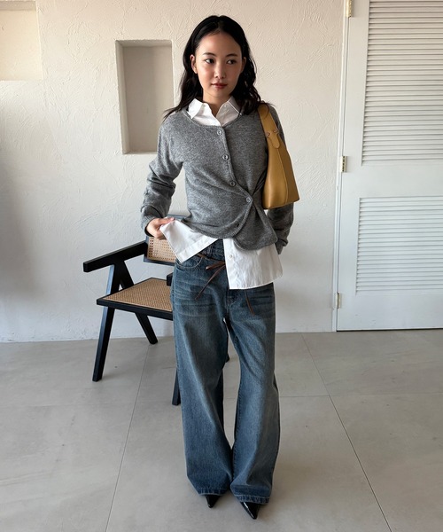 MUHET(ミュエータ)の「offset button 2 way knit cardigan / オフセットボタン2WAYニットカーディガン(カーディガン/ボレロ・レディース・グレー/ピンク/ベージュ・FREE)」の10枚目の写真