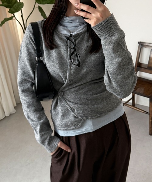 MUHET(ミュエータ)の「offset button 2 way knit cardigan / オフセットボタン2WAYニットカーディガン(カーディガン/ボレロ・レディース・グレー/ピンク/ベージュ・FREE)」の9枚目の写真