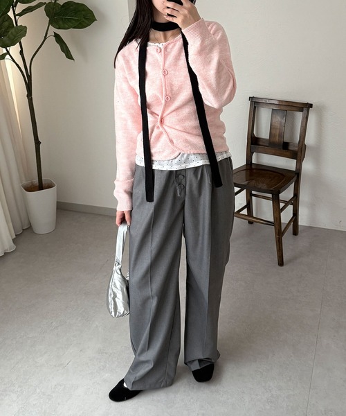 MUHET(ミュエータ)の「offset button 2 way knit cardigan / オフセットボタン2WAYニットカーディガン(カーディガン/ボレロ・レディース・グレー/ピンク/ベージュ・FREE)」の14枚目の写真