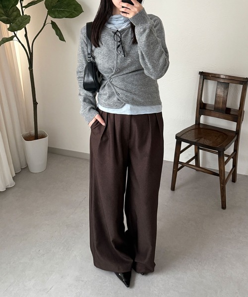 MUHET(ミュエータ)の「offset button 2 way knit cardigan / オフセットボタン2WAYニットカーディガン(カーディガン/ボレロ・レディース・グレー/ピンク/ベージュ・FREE)」の8枚目の写真