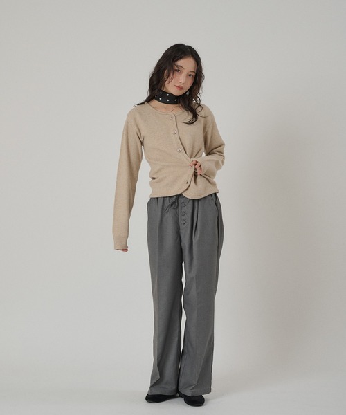 MUHET(ミュエータ)の「offset button 2 way knit cardigan / オフセットボタン2WAYニットカーディガン(カーディガン/ボレロ・レディース・グレー/ピンク/ベージュ・FREE)」の20枚目の写真