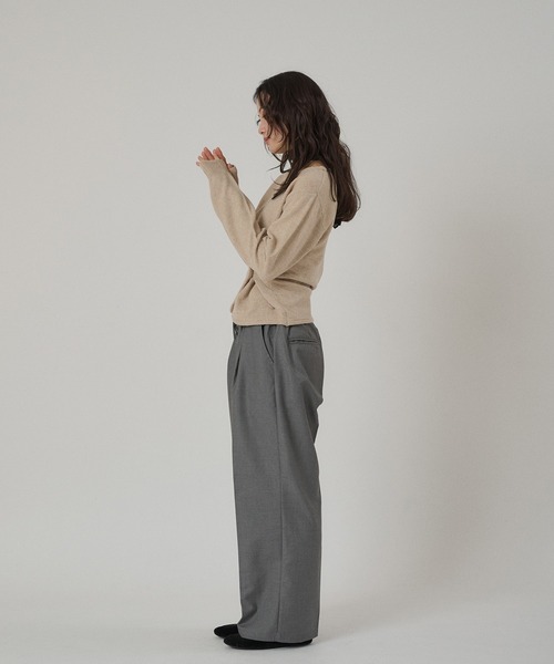 MUHET(ミュエータ)の「offset button 2 way knit cardigan / オフセットボタン2WAYニットカーディガン(カーディガン/ボレロ・レディース・グレー/ピンク/ベージュ・FREE)」の19枚目の写真