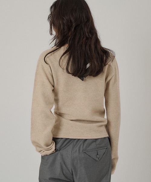 MUHET(ミュエータ)の「offset button 2 way knit cardigan / オフセットボタン2WAYニットカーディガン(カーディガン/ボレロ・レディース・グレー/ピンク/ベージュ・FREE)」の21枚目の写真