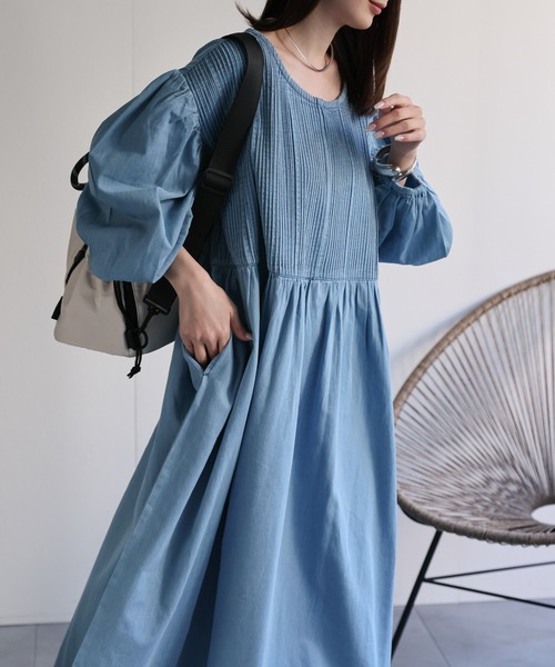 sakishimatokyo（サキシマトーキョー）の「【India Fabric】インド綿ピンタックギャザーワンピース/インドデニム/インドコットン（ワンピース・レディース・ライトブルー/ダークブルー/ブルー・MEDIUM/LARGE）」の2枚目の写真