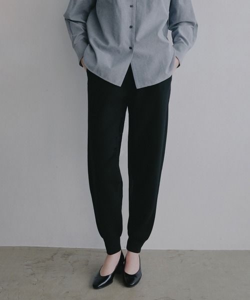 MANOF(マノフ)の「LINE KNIT JOGGER PANTS(その他パンツ・レディース・ブラック/ベージュ/ホワイト・S/M)」の1枚目の写真