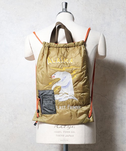 HOUSTON(ヒューストン)の「HOUSTON ヒューストン ALASKA MAP EMB QUILT 2WAY BAG アラスカ 白熊 ベトジャン 地図 刺繍 キルティング ナップサック トートバッグ(バックパック/リュック・メンズ・その他1/ブラック系/オリーブドラブ/その他/オリーブ系/ブラック・FREE)」の4枚目の写真