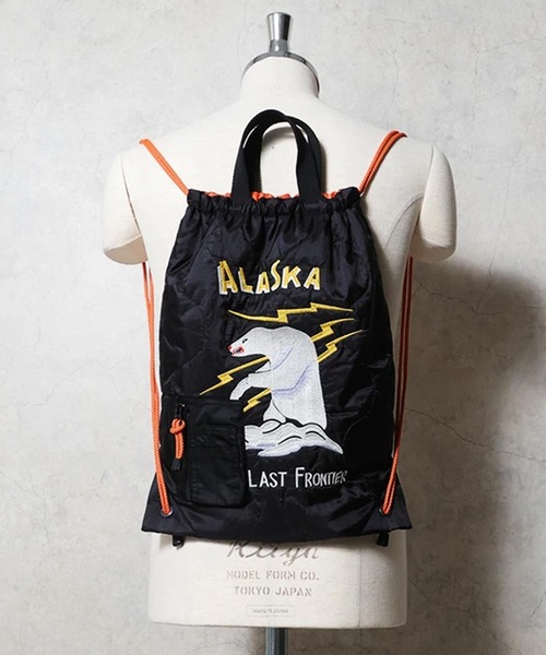 HOUSTON(ヒューストン)の「HOUSTON ヒューストン ALASKA MAP EMB QUILT 2WAY BAG アラスカ 白熊 ベトジャン 地図 刺繍 キルティング ナップサック トートバッグ(バックパック/リュック・メンズ・その他1/ブラック系/オリーブドラブ/その他/オリーブ系/ブラック・FREE)」の2枚目の写真
