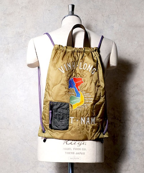 HOUSTON(ヒューストン)の「HOUSTON ヒューストン ALASKA MAP EMB QUILT 2WAY BAG アラスカ 白熊 ベトジャン 地図 刺繍 キルティング ナップサック トートバッグ(バックパック/リュック・メンズ・その他1/ブラック系/オリーブドラブ/その他/オリーブ系/ブラック・FREE)」の11枚目の写真