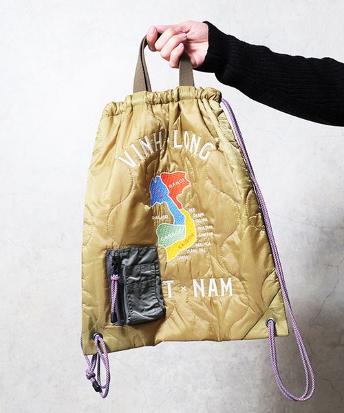 HOUSTON(ヒューストン)の「HOUSTON ヒューストン ALASKA MAP EMB QUILT 2WAY BAG アラスカ 白熊 ベトジャン 地図 刺繍 キルティング ナップサック トートバッグ(バックパック/リュック・メンズ・その他1/ブラック系/オリーブドラブ/その他/オリーブ系/ブラック・FREE)」の12枚目の写真