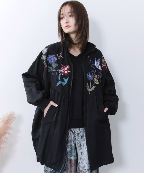 iS ScoLar(イズスカラー)の「561206:リボン×花刺繍ドルマンスリーブブルゾン(ブルゾン・レディース・ピンク/ブラック/カーキ・M)」の2枚目の写真