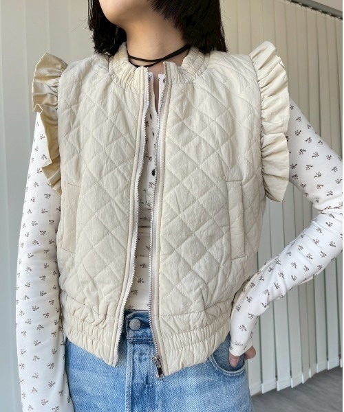 AMAIL(アマイル)の「Feminine Frill Vest(ベスト・レディース・ベージュ/ブラック・FREE)」の11枚目の写真