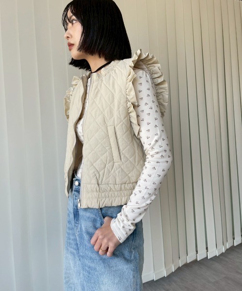 AMAIL(アマイル)の「Feminine Frill Vest(ベスト・レディース・ベージュ/ブラック・FREE)」の9枚目の写真
