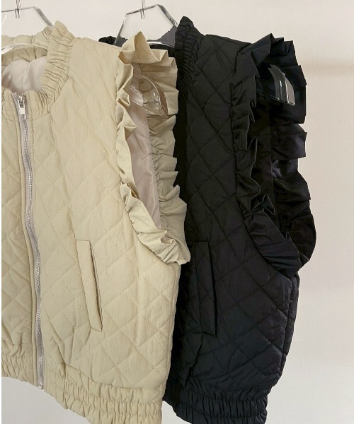AMAIL(アマイル)の「Feminine Frill Vest(ベスト・レディース・ベージュ/ブラック・FREE)」の14枚目の写真