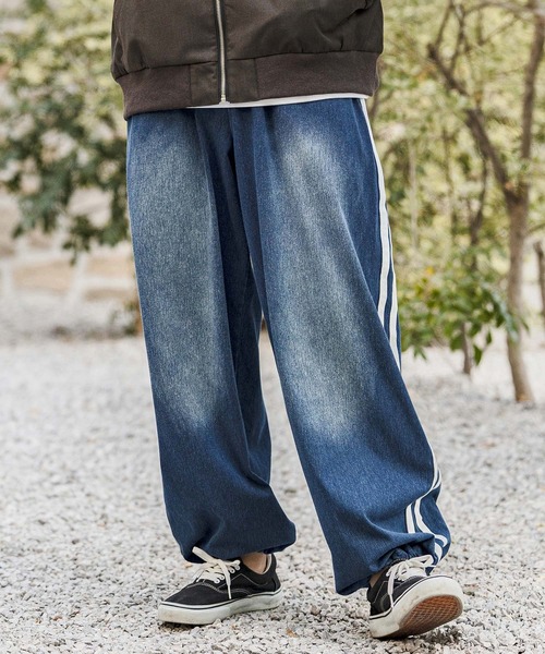 CAMBIO（カンビオ）の「mp14629- Sweat Cut Denim Line Pants デニム